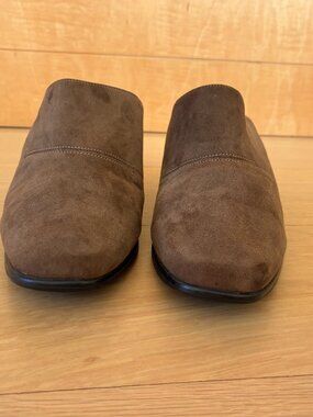 Munro Brown Suede Mules